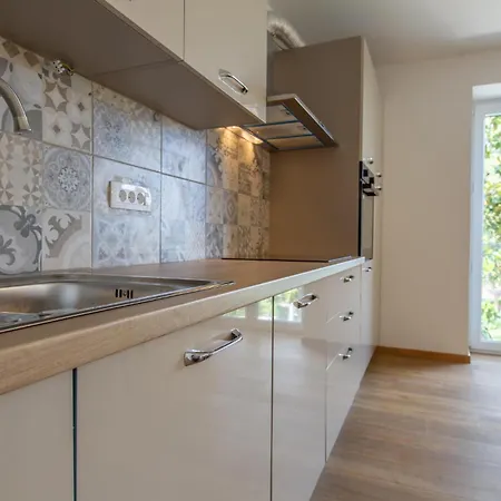 Daire Gorgeous In With Kitchen