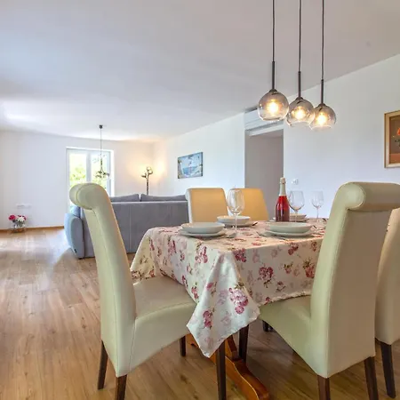 Daire Gorgeous In With Kitchen Portorož