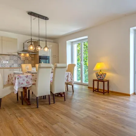 Daire Gorgeous In With Kitchen Portorož