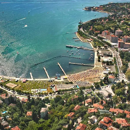 Daire Gorgeous In With Kitchen Portorož